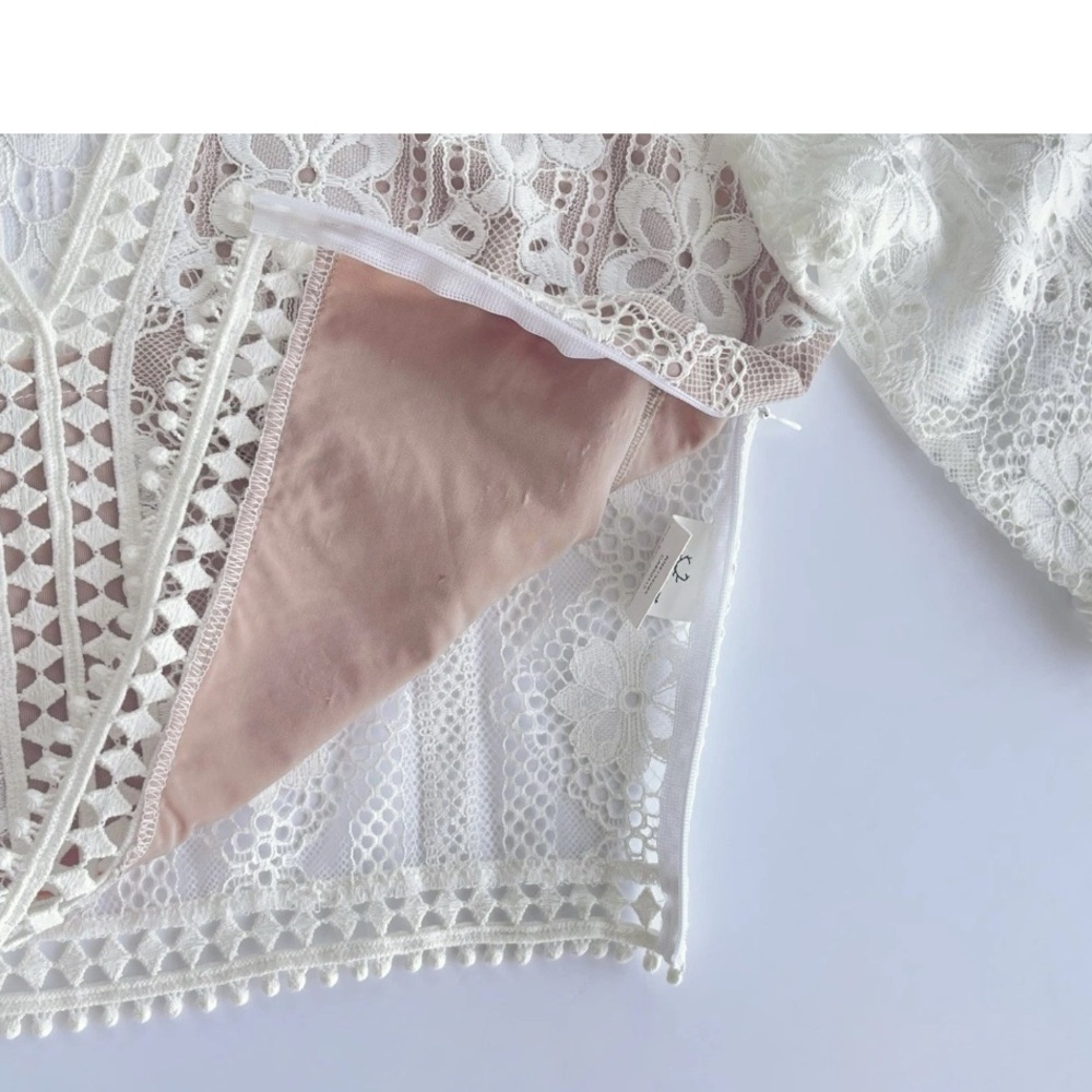 For Love & Lemons Ivory Lace Crop Top
Sz Large - Picture 8 of 8